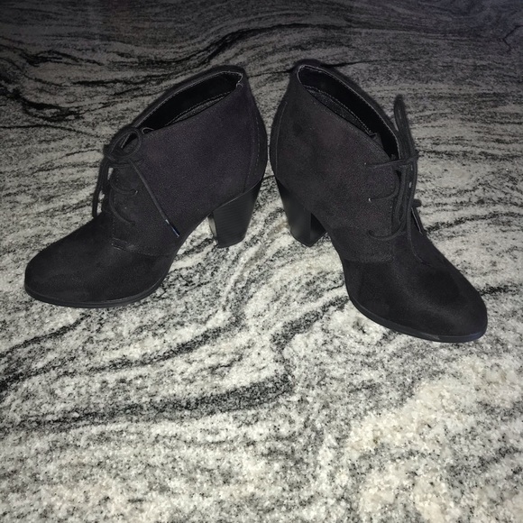 Y not Black Heeled Ankle Boots - Picture 3 of 9